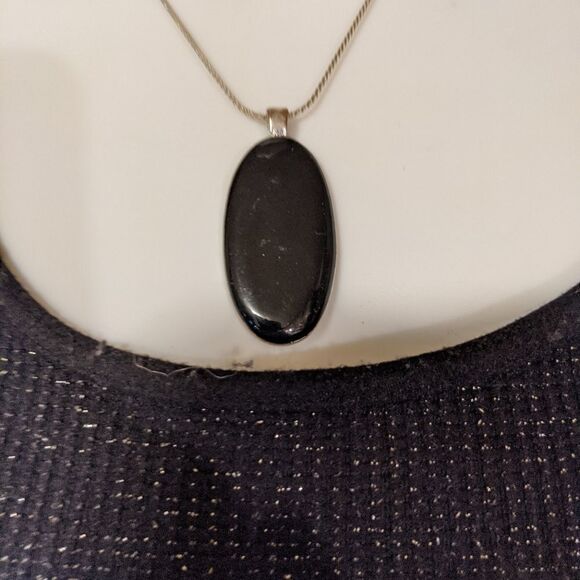 Nice pendant on silver toned chain - Picture 3 of 8